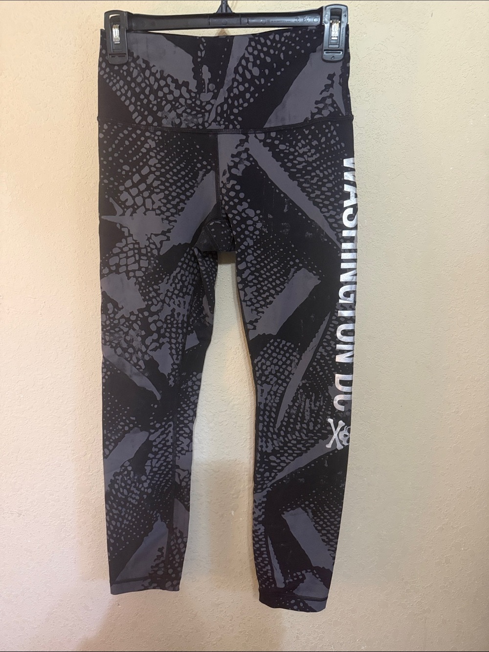 lululemon athletica Black & Gray Patterned Leggings Side Logo Washington D.C.